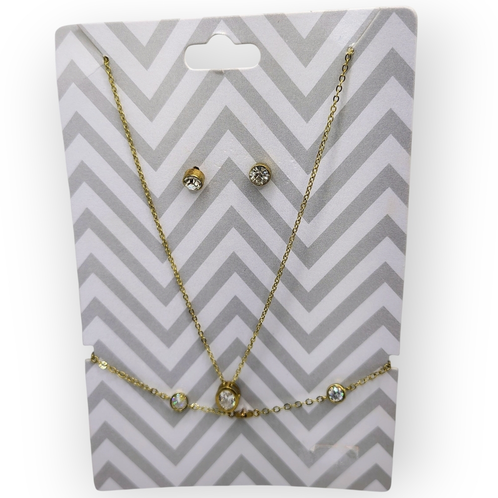 NWOT Elegant Gold Tone Necklace and Earring Set With Bracelet